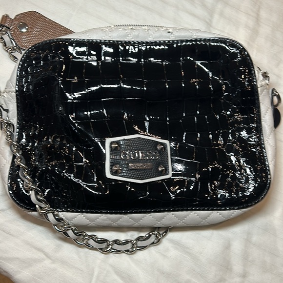 GUESS Purse black with sliver chain - Picture 12 of 13